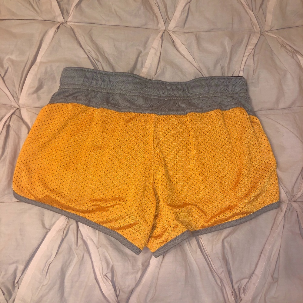 Nike Tank and Shorts Set - Picture 5 of 5